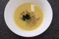 Krémová polévka ze žlutého hrášku